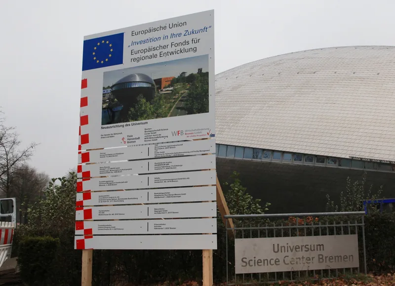 EU-Bauschild mit Metallständern für öffentlichen Auftraggeber