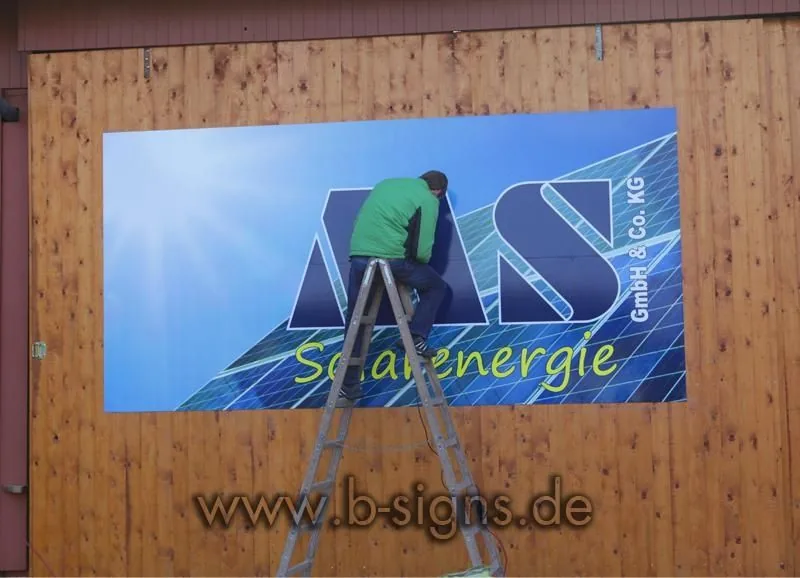 Großflächiges Fassadenbanner