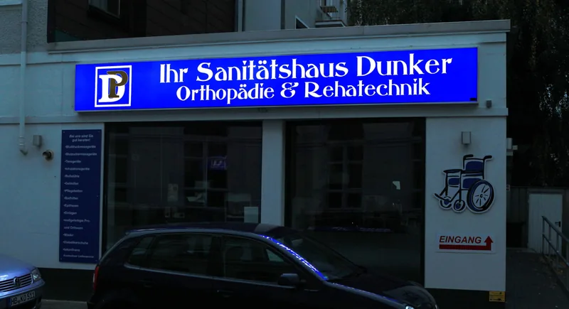 LED-Leuchtkasten bei Nacht