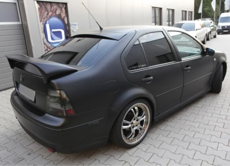 Limousine mit dunkel getönten hinteren Scheiben