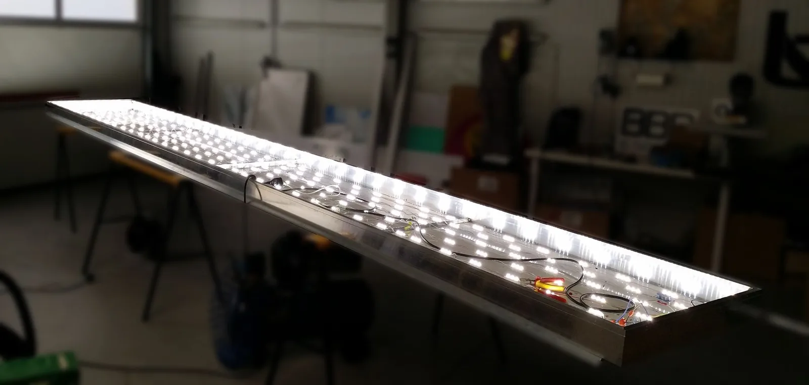 LED-Fertigung in der b-signs Werkstatt